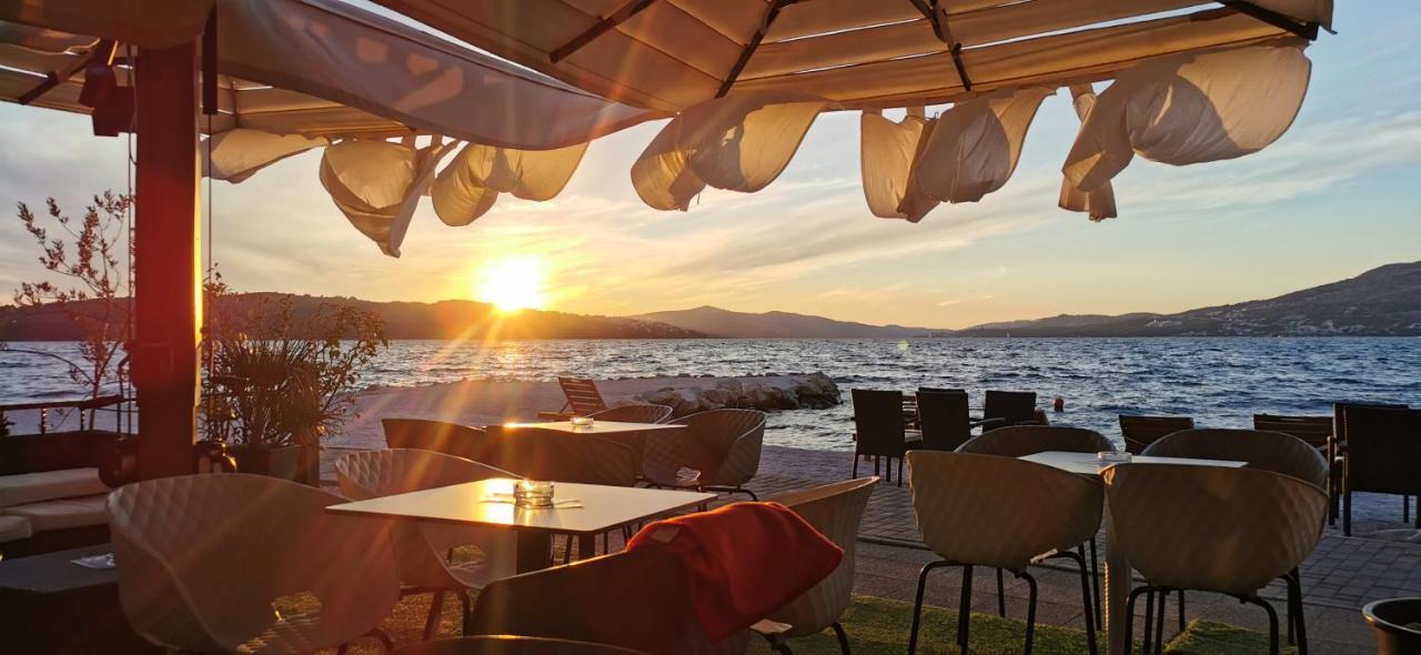 Apartment Okrug Gornji - Trogir With Sea View 외부 사진