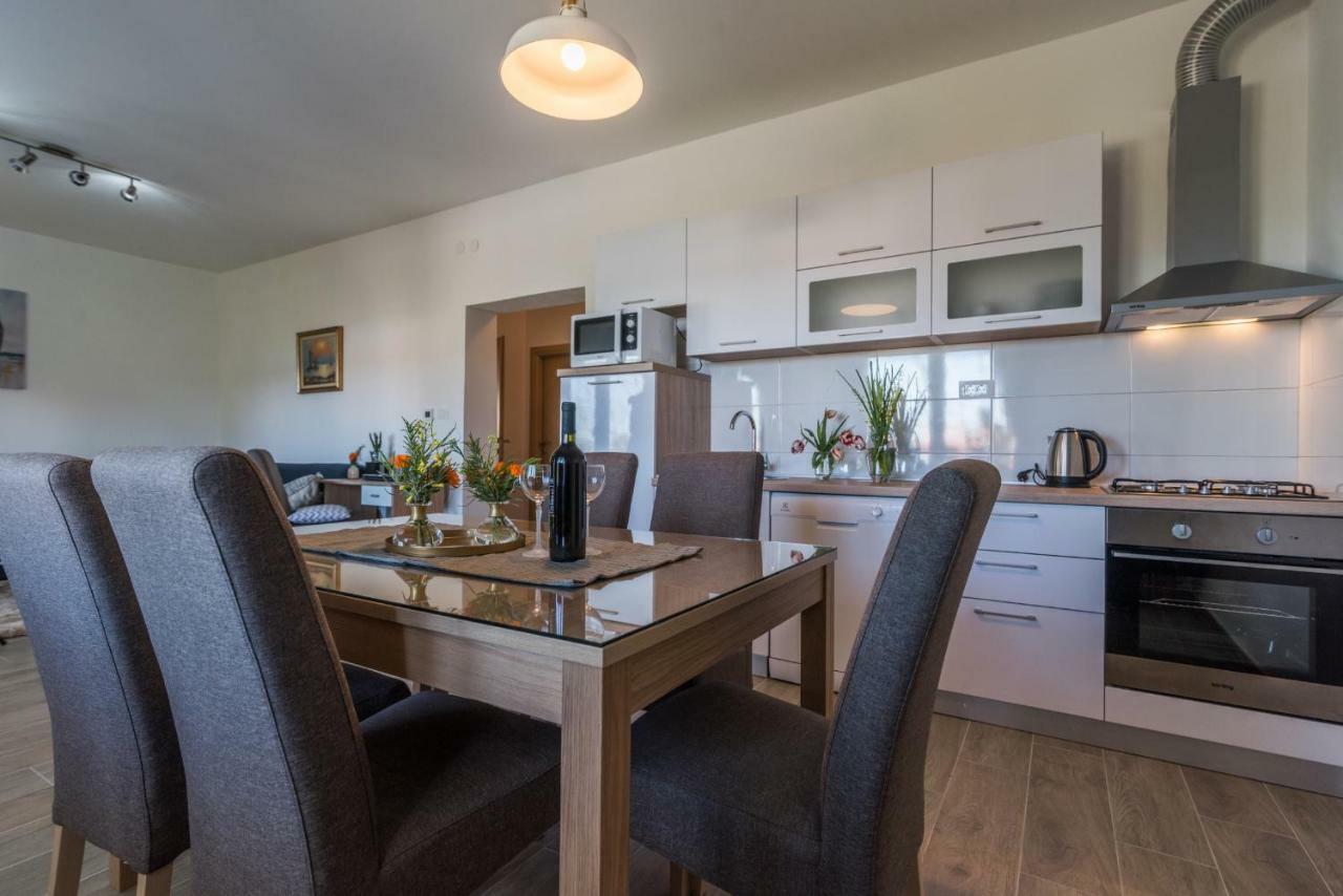 Apartment Okrug Gornji - Trogir With Sea View 외부 사진