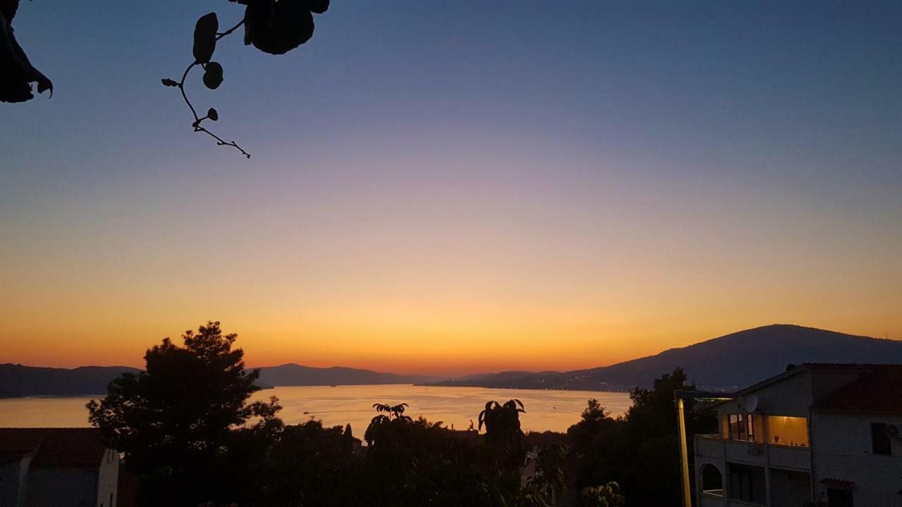 Apartment Okrug Gornji - Trogir With Sea View 외부 사진